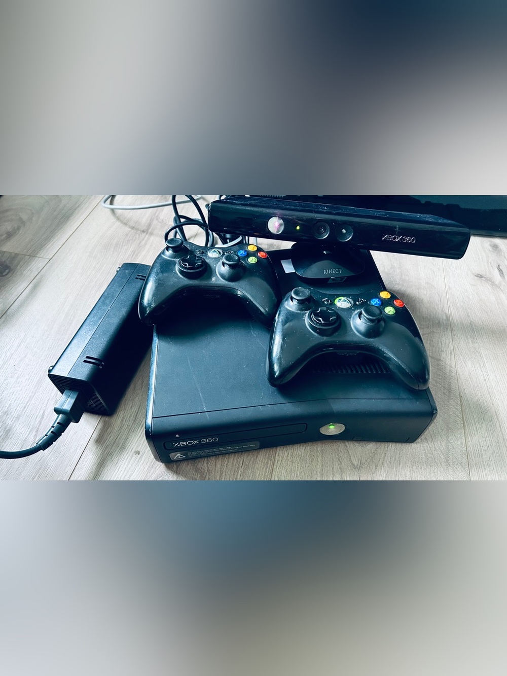 Xbox 360 Slim Bundle – Kinect, 2 Controllers, Games & HDMI, fair condition
